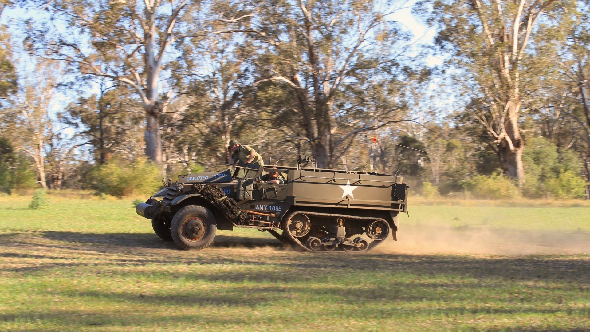 恩波利边后卫频繁插上助攻制造机会，恩波利足球俱乐部