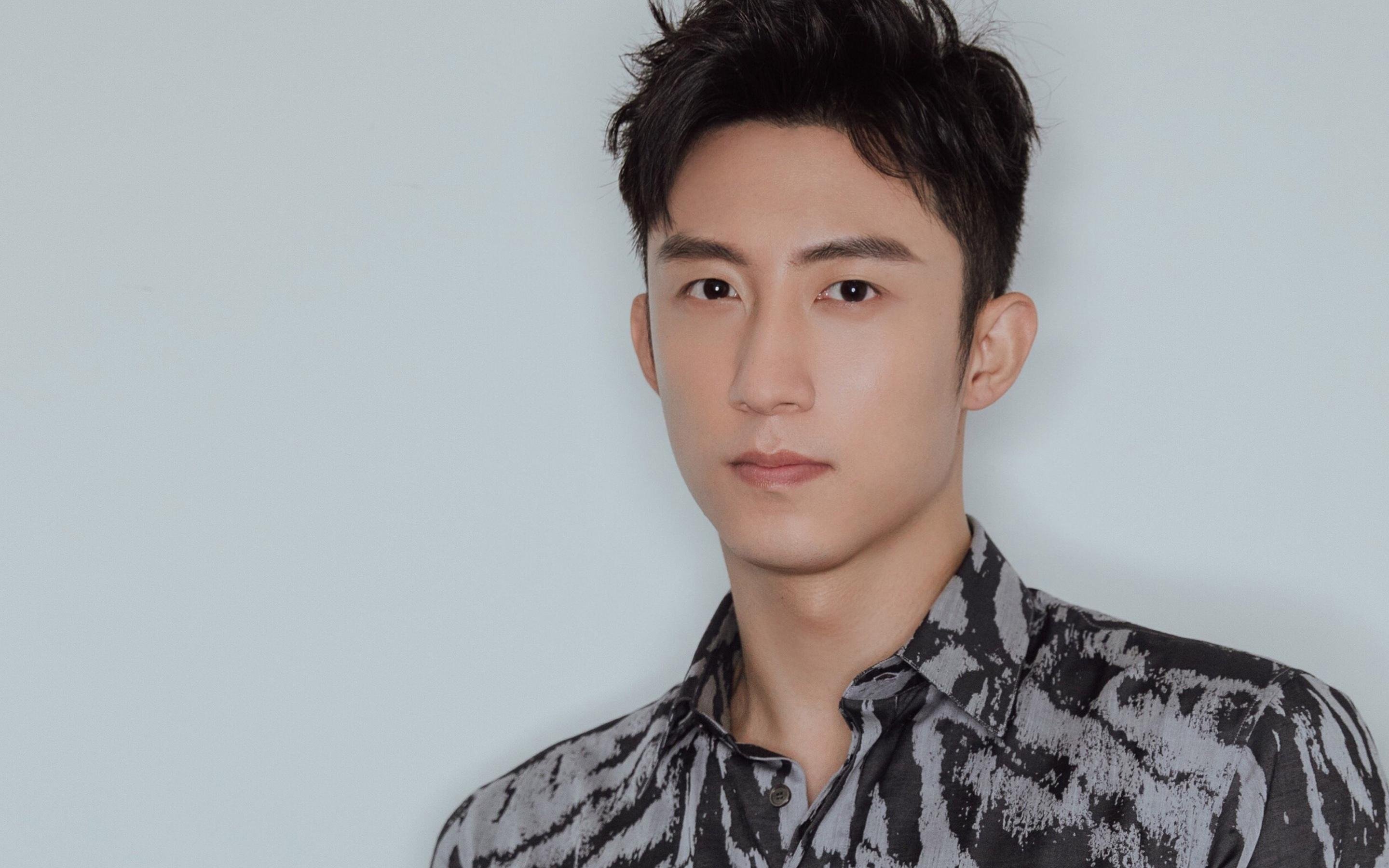 拜仁中后场传控稳定无误，拜仁后场球员