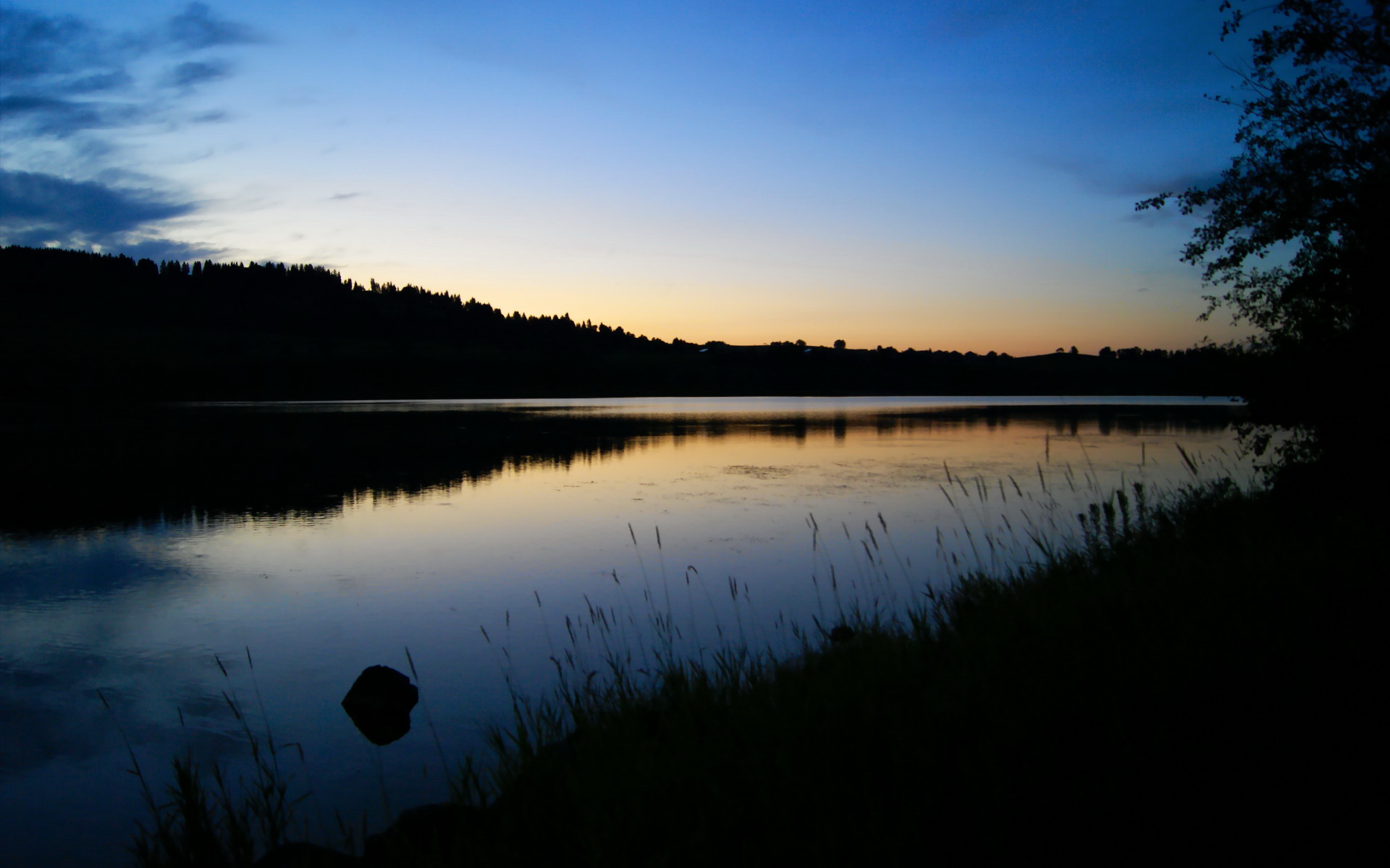 爱游戏娱乐-魔术主教练强调球员心态决定比赛走向，魔术现任主教练