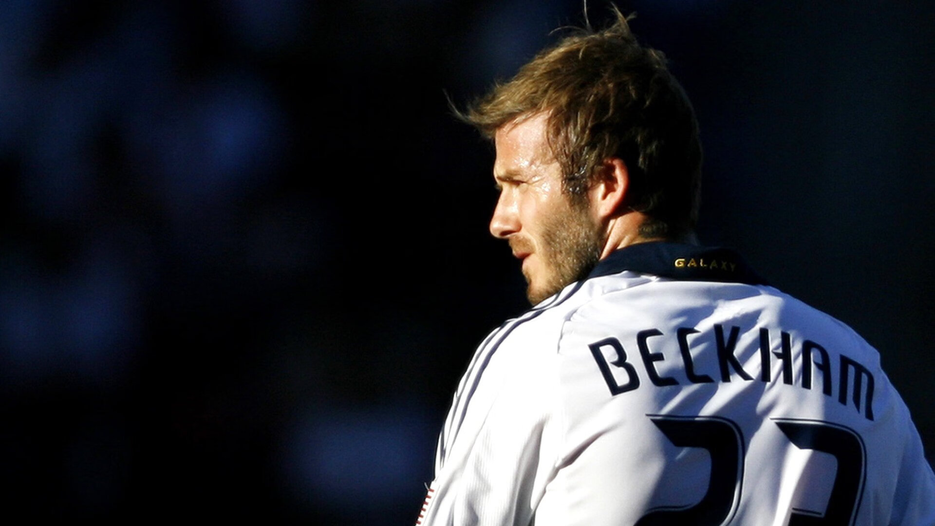 中超联赛冠军归属悬念升级，引发球迷热议，中超冠军球队