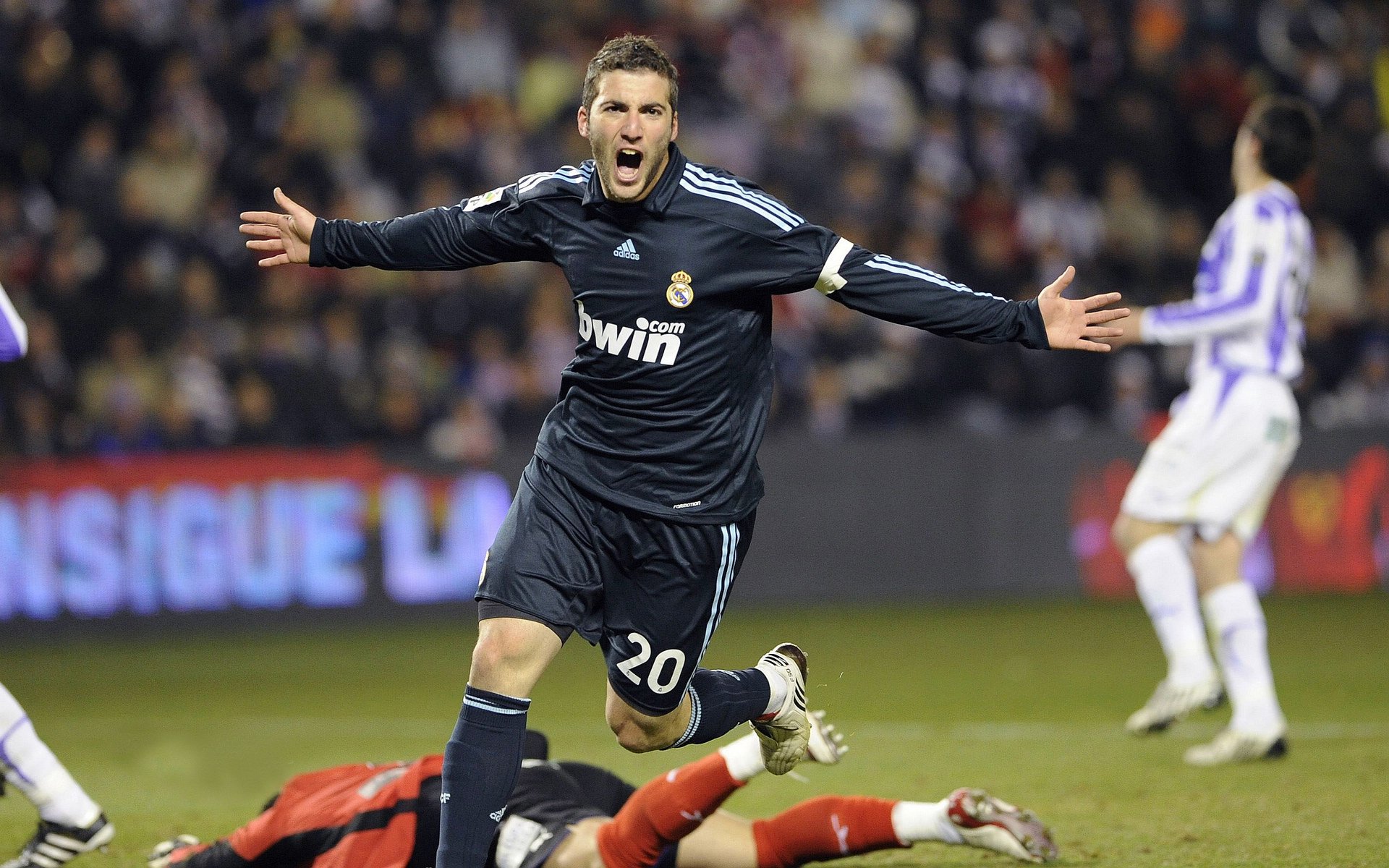 球迷投票:本季最惊艳的刷篮瞬间,球员投票