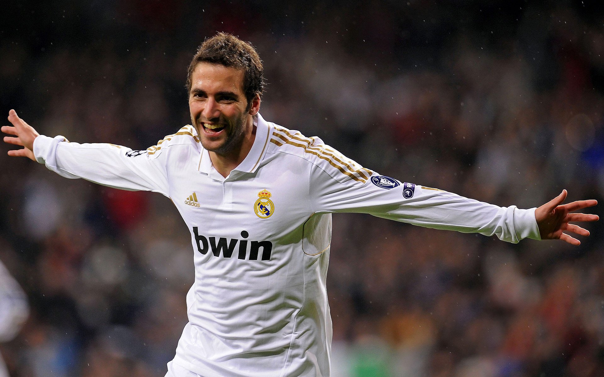 爱游戏电脑版官网-西甲：马德里双雄争夺激烈，积分差距缩小，马德里竞技西甲直播赛